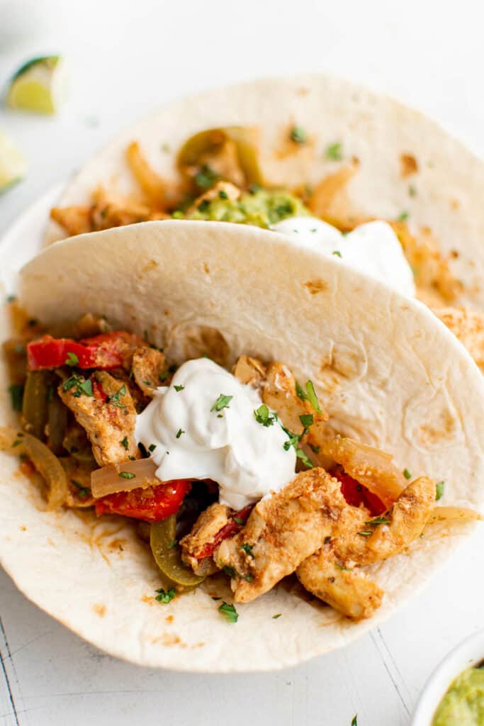 crockpot chicken fajitas in tortillas