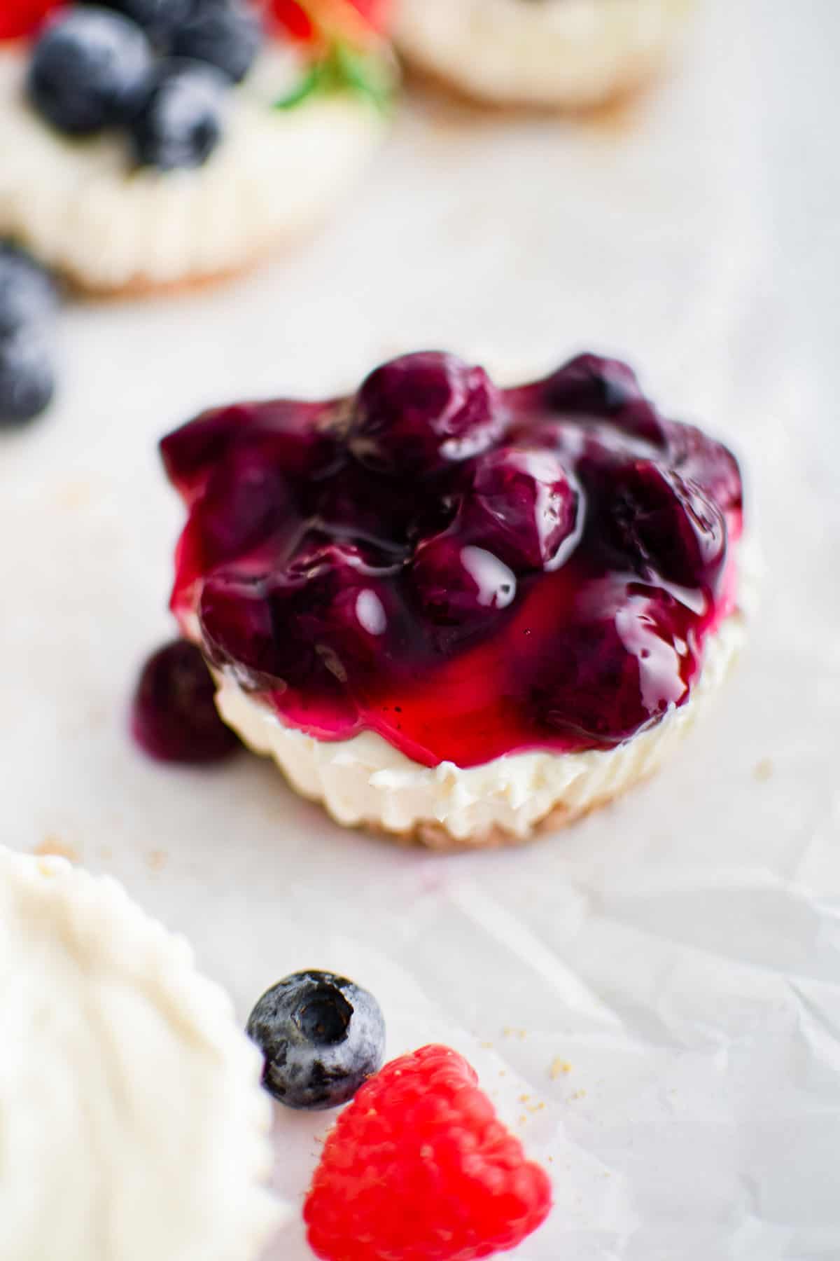 mini cheesecake with topping