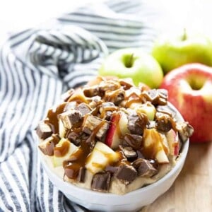 caramel apple dip with snickers